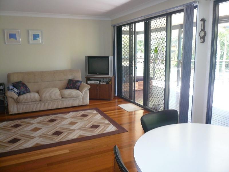 1 Dinjerra Street, Macleay Island QLD 4184