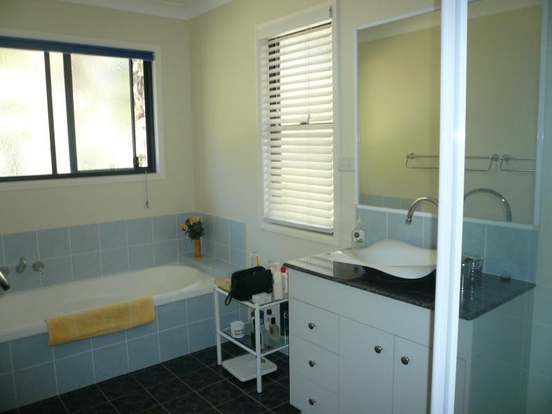 1 Dinjerra Street, Macleay Island QLD 4184