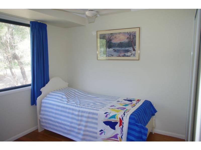 1 Dinjerra Street, Macleay Island QLD 4184