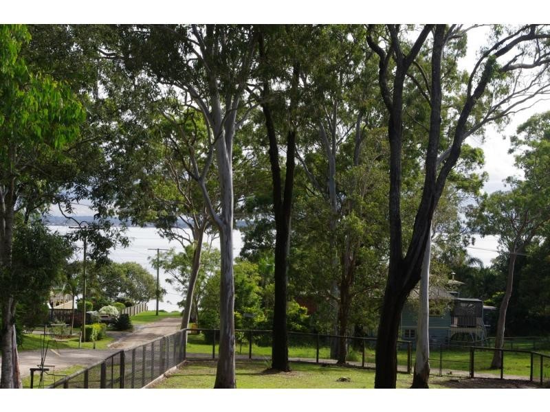 1 Dinjerra Street, Macleay Island QLD 4184