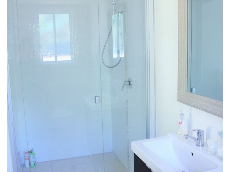 29 Tingara Street, Macleay Island QLD 4184