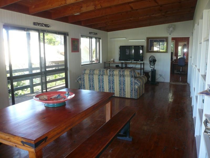 19 Eastbourne Terrace, Macleay Island QLD 4184