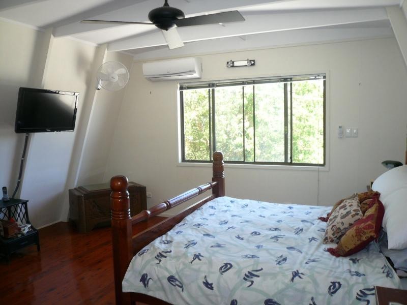 19 Eastbourne Terrace, Macleay Island QLD 4184