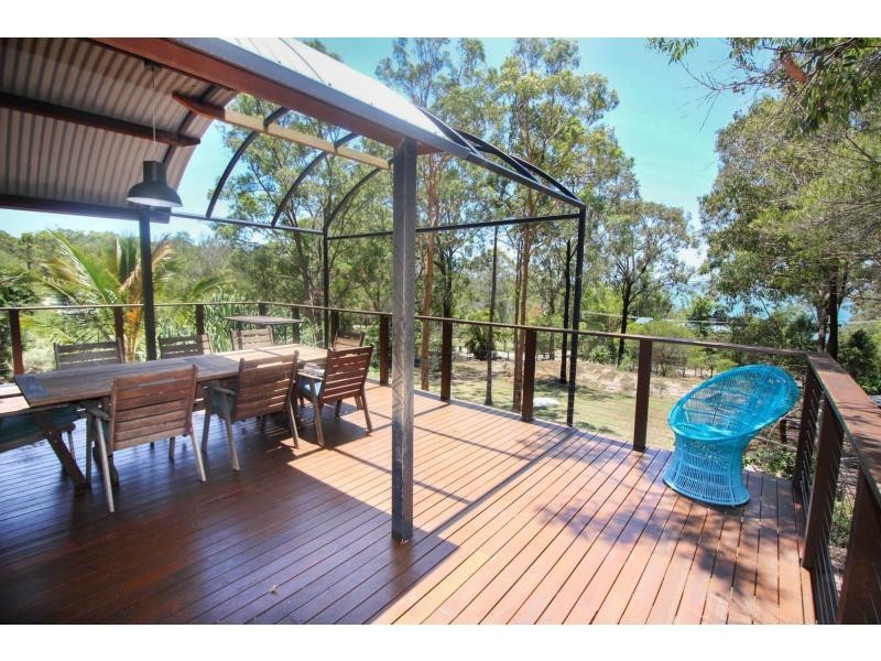 11-13 Weeroona Avenue, Macleay Island QLD 4184