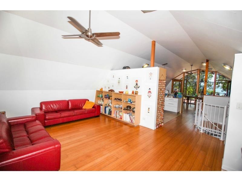 11-13 Weeroona Avenue, Macleay Island QLD 4184