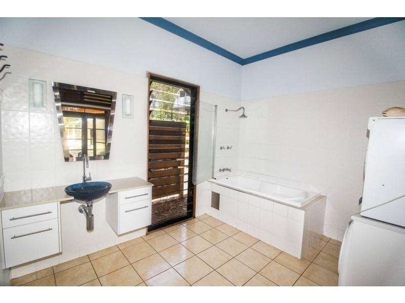 11-13 Weeroona Avenue, Macleay Island QLD 4184