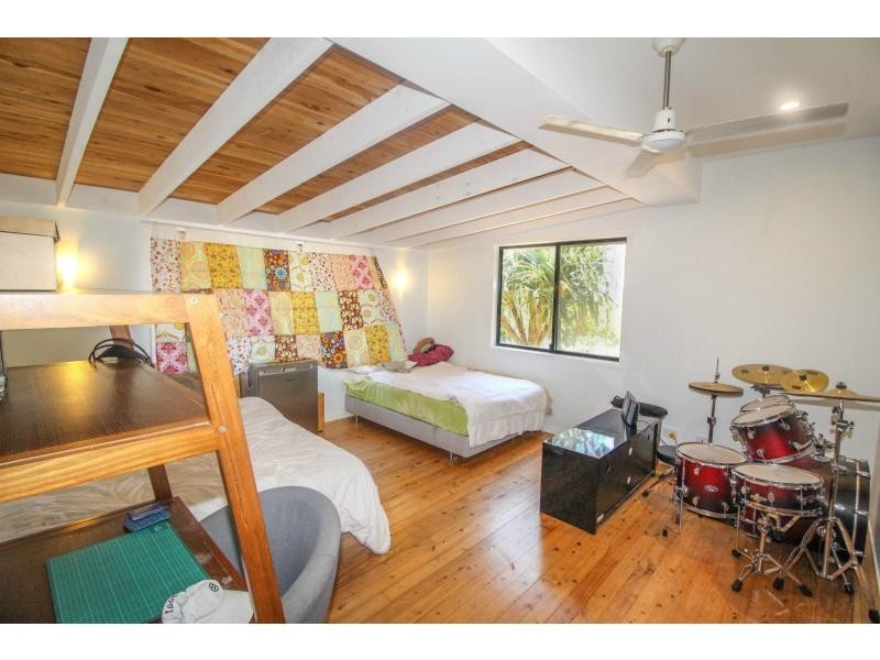 11-13 Weeroona Avenue, Macleay Island QLD 4184