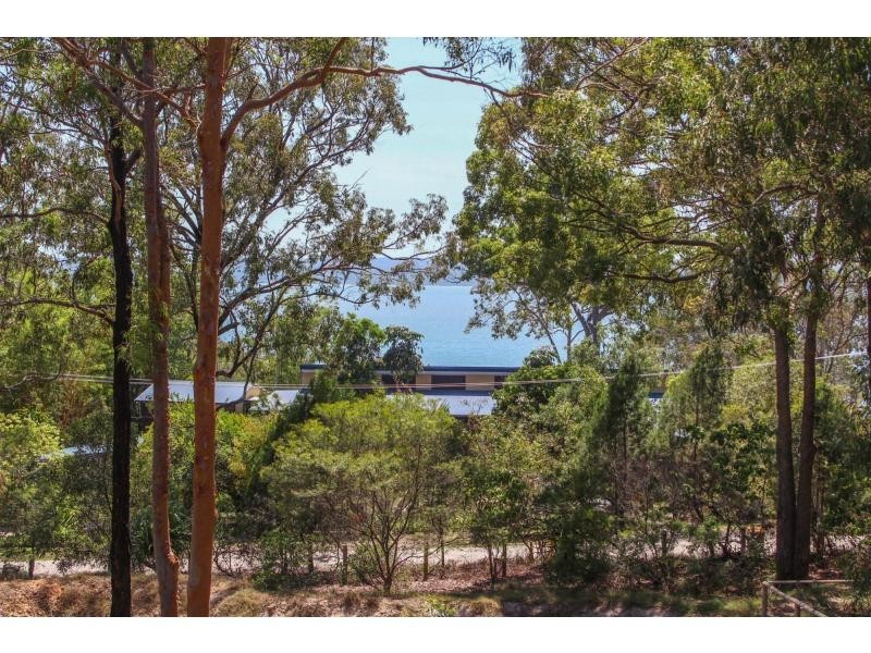 11-13 Weeroona Avenue, Macleay Island QLD 4184