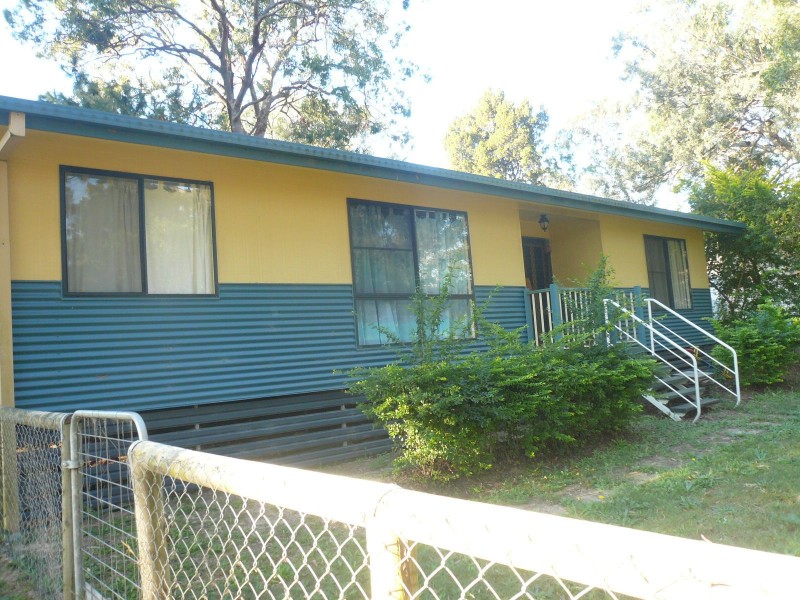 27 Tingara Street, Macleay Island QLD 4184