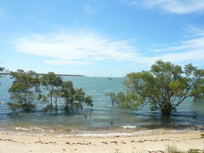 24 Kim Crescent, Macleay Island QLD 4184