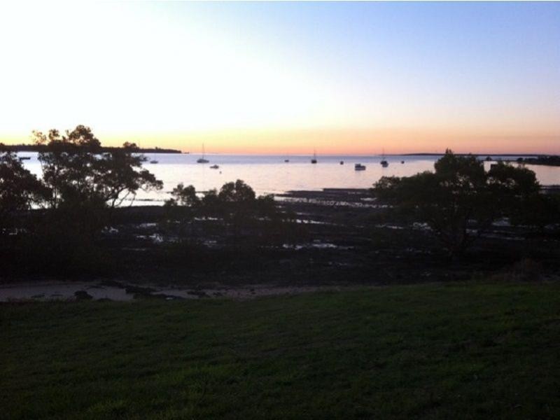 24 Kim Crescent, Macleay Island QLD 4184