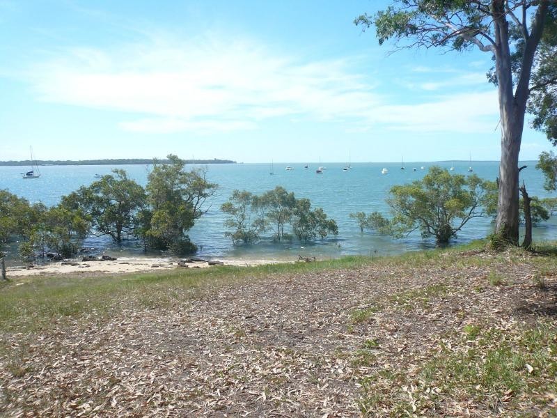 24 Kim Crescent, Macleay Island QLD 4184