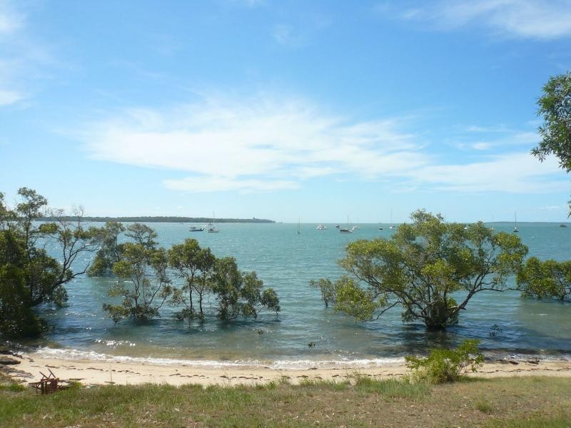 24 Kim Crescent, Macleay Island QLD 4184