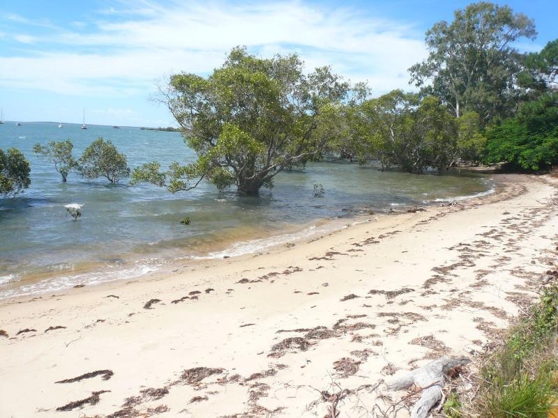24 Kim Crescent, Macleay Island QLD 4184