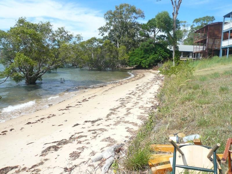 24 Kim Crescent, Macleay Island QLD 4184