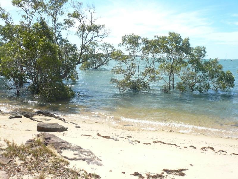 24 Kim Crescent, Macleay Island QLD 4184