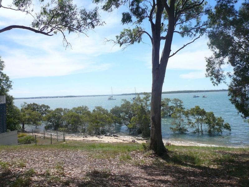 24 Kim Crescent, Macleay Island QLD 4184