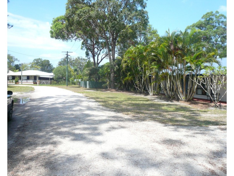 13 Mango Crescent, Macleay Island QLD 4184