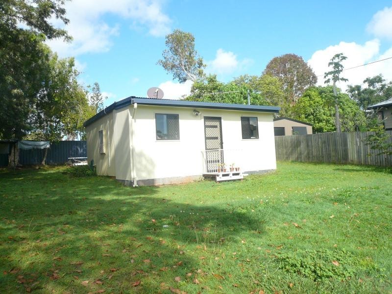 16 Francis Road, Macleay Island QLD 4184
