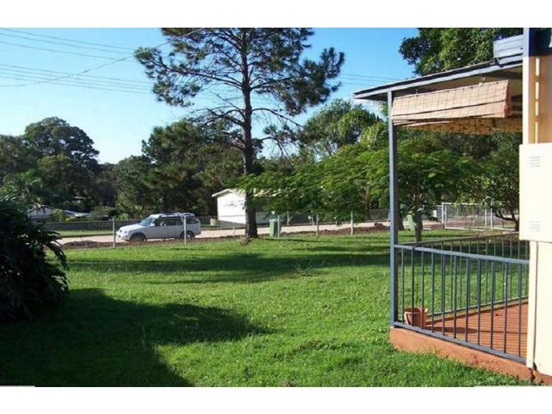 16 Francis Road, Macleay Island QLD 4184