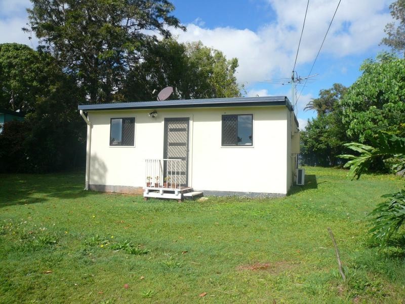 16 Francis Road, Macleay Island QLD 4184