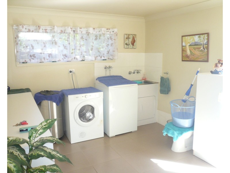17 Michael Street, Macleay Island QLD 4184