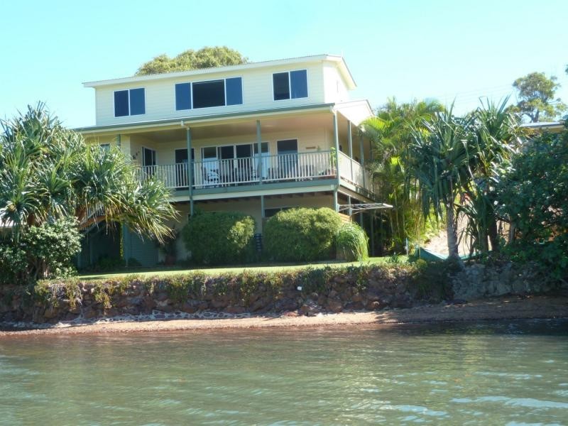 16 Coorong Street, Macleay Island QLD 4184