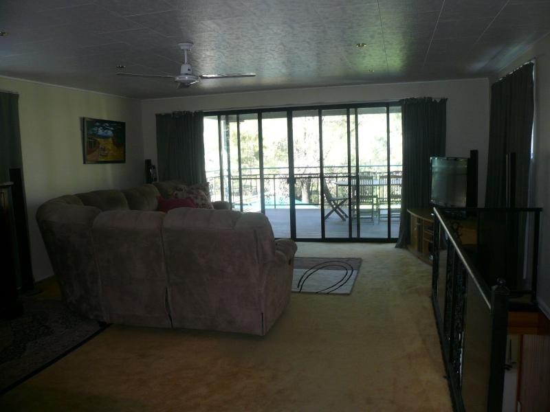 25 Eastern Road, Macleay Island QLD 4184