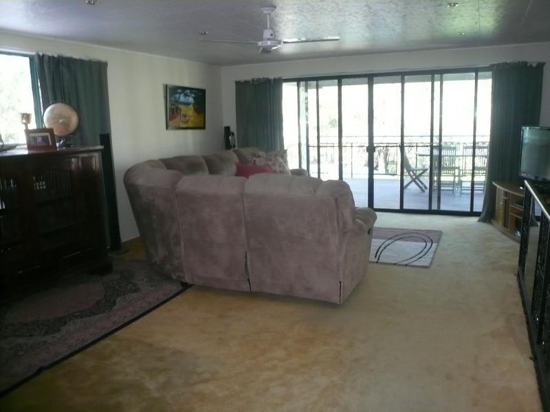 25 Eastern Road, Macleay Island QLD 4184