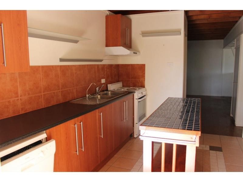 19 Eastbourne Terrace, Macleay Island QLD 4184