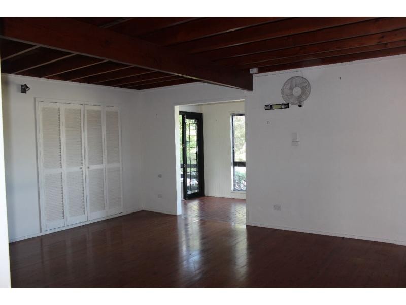 19 Eastbourne Terrace, Macleay Island QLD 4184