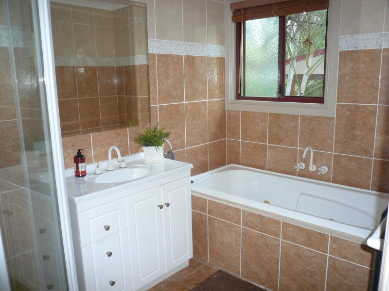 132 Western Road, Macleay Island QLD 4184