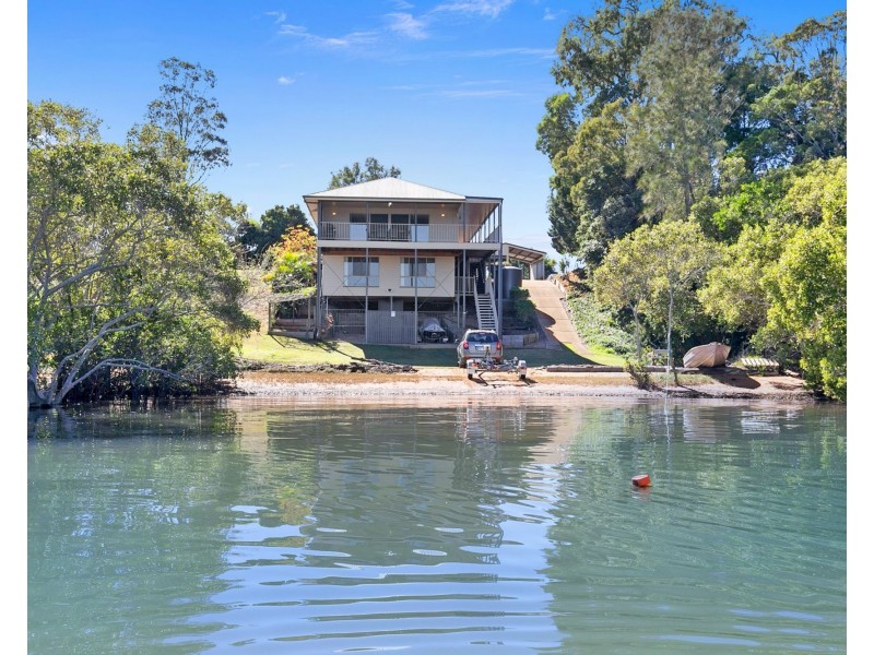 54 Western Road, Macleay Island QLD 4184