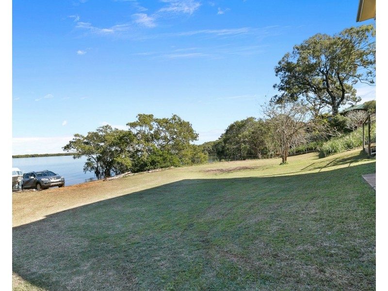 54 Western Road, Macleay Island QLD 4184