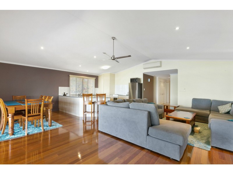 54 Western Road, Macleay Island QLD 4184