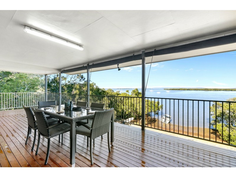54 Western Road, Macleay Island QLD 4184