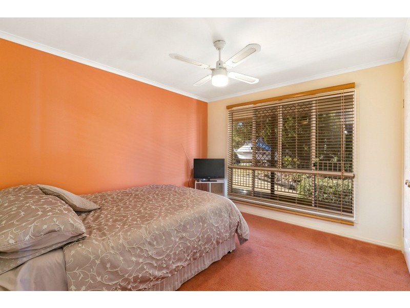 54 Western Road, Macleay Island QLD 4184