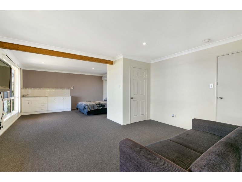 54 Western Road, Macleay Island QLD 4184