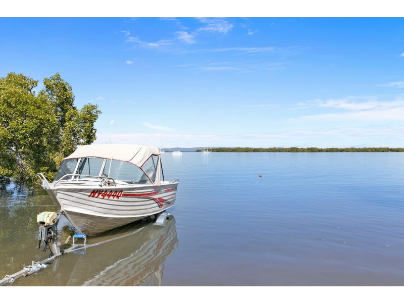 54 Western Road, Macleay Island QLD 4184