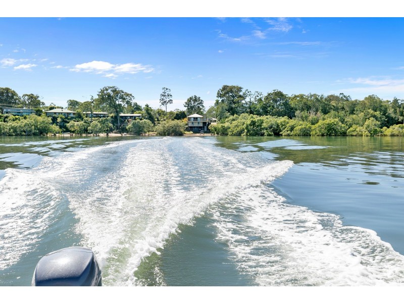 54 Western Road, Macleay Island QLD 4184