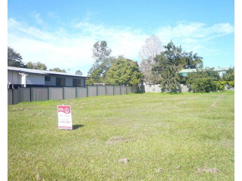 12 Francis Road, Macleay Island QLD 4184