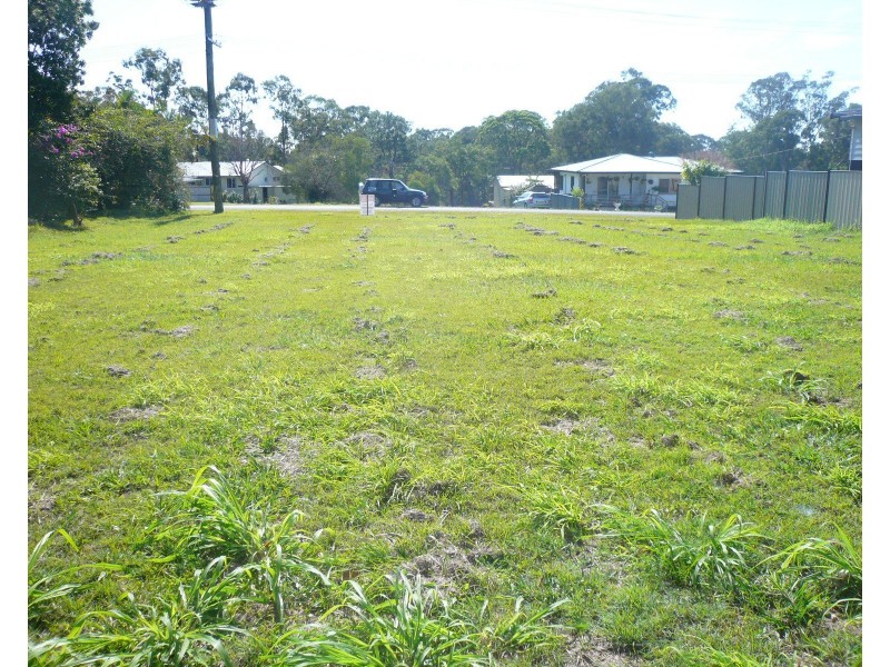 12 Francis Road, Macleay Island QLD 4184