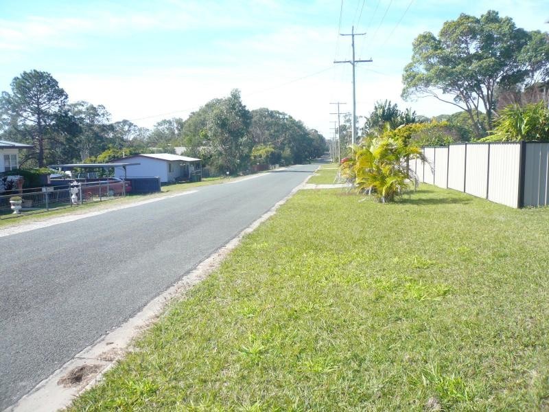 12 Francis Road, Macleay Island QLD 4184