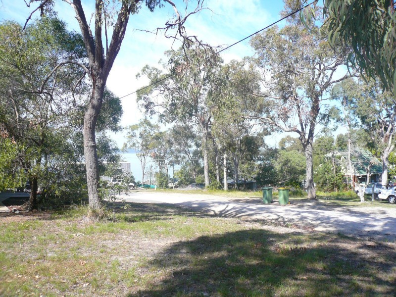 35 Warama Street, Macleay Island QLD 4184