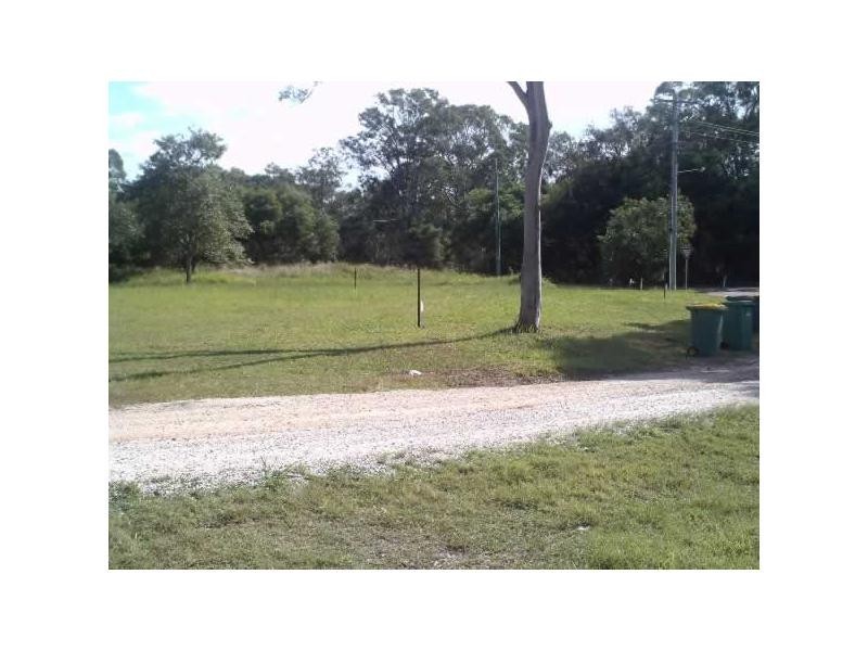 25 Blue Water Crescent, Macleay Island QLD 4184