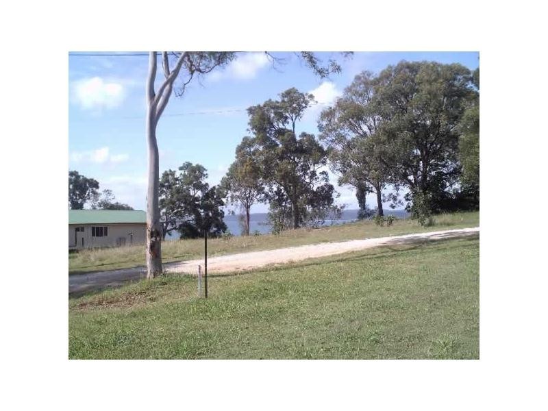 25 Blue Water Crescent, Macleay Island QLD 4184