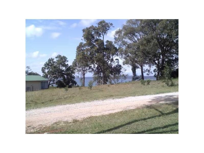 25 Blue Water Crescent, Macleay Island QLD 4184