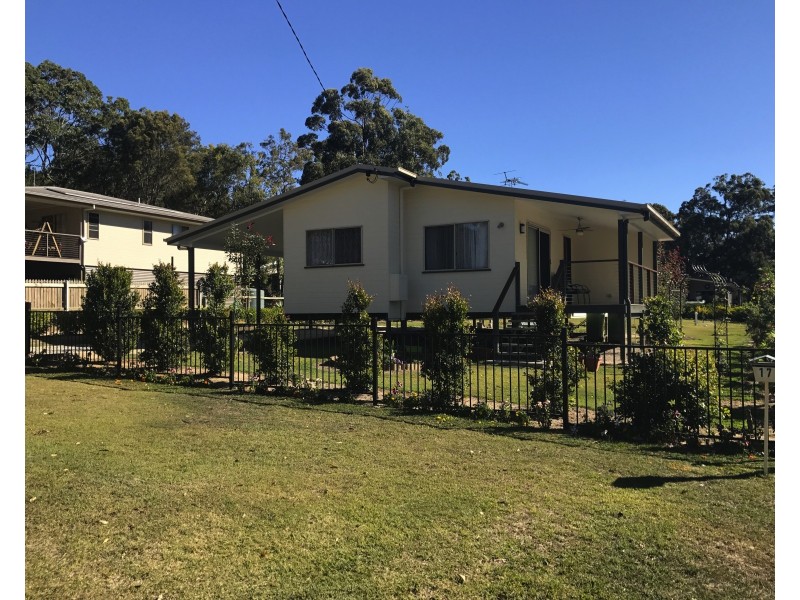 17 Natone Tce, Macleay Island QLD 4184