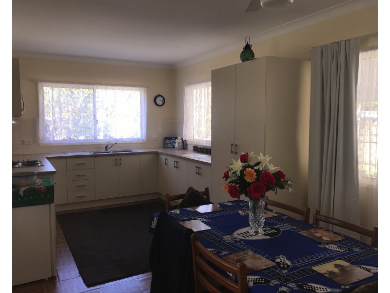 17 Natone Tce, Macleay Island QLD 4184