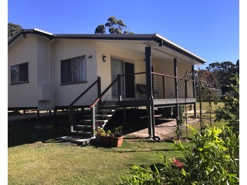 17 Natone Tce, Macleay Island QLD 4184